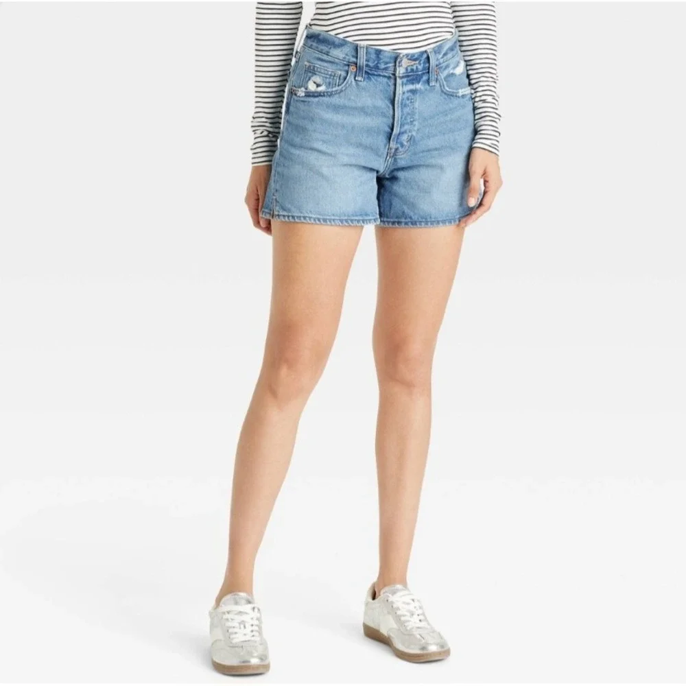 Universal Thread Womens 90s Baggy Denim Shorts Light Wash Blue Size 14 NWT
